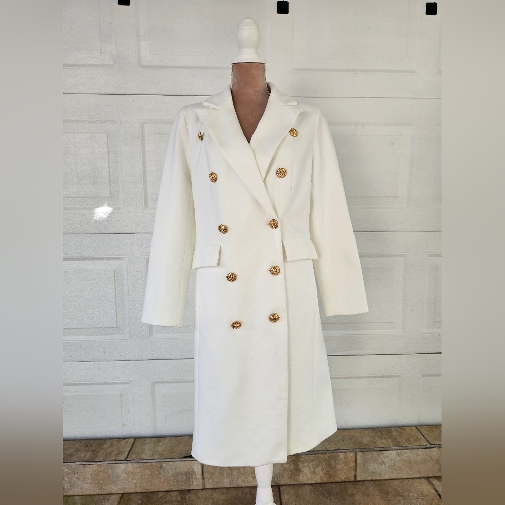 Elegant Woman's White Double-Breasted Fall/Winter Classic Coat with Gold Buttons - Picture 2 of 13